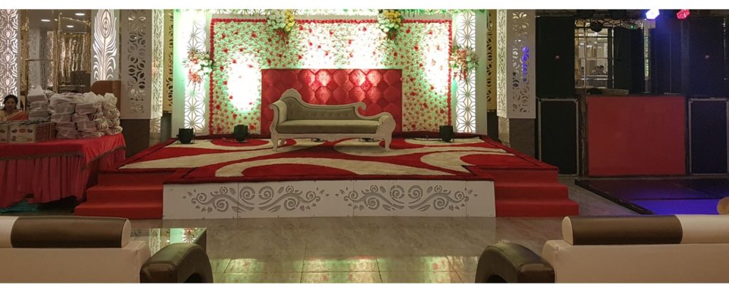 Surya Green Banquet Cover
